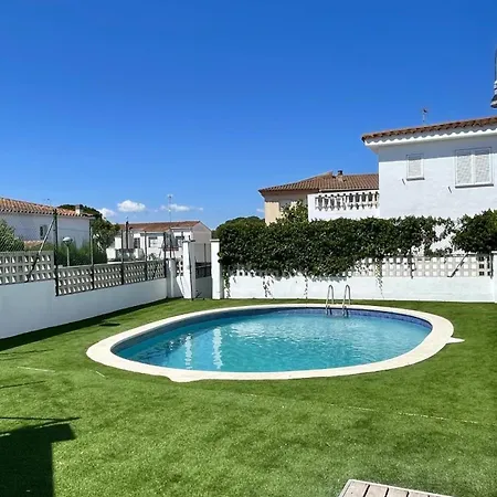 Сasa de vacaciones La Vinya 16 *